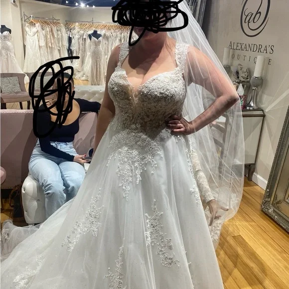 Stunning Ivory Sequin Wedding Dress - Picture 6 of 16